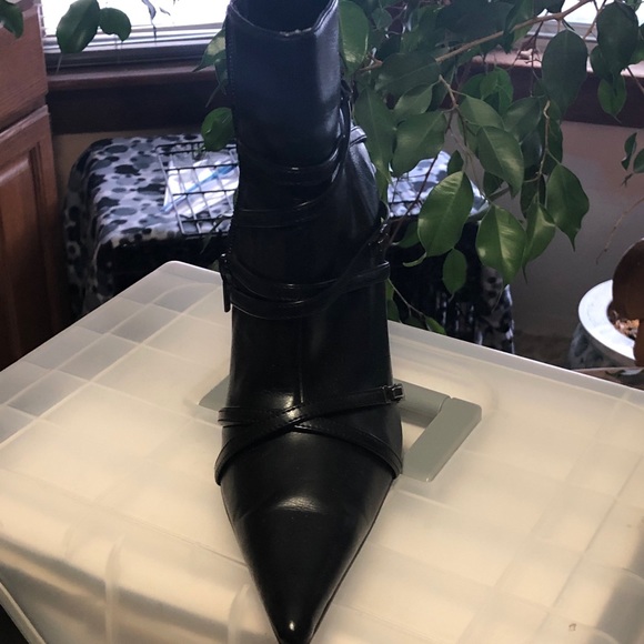 Immaculate Women’s black heeled boots - Picture 2 of 4